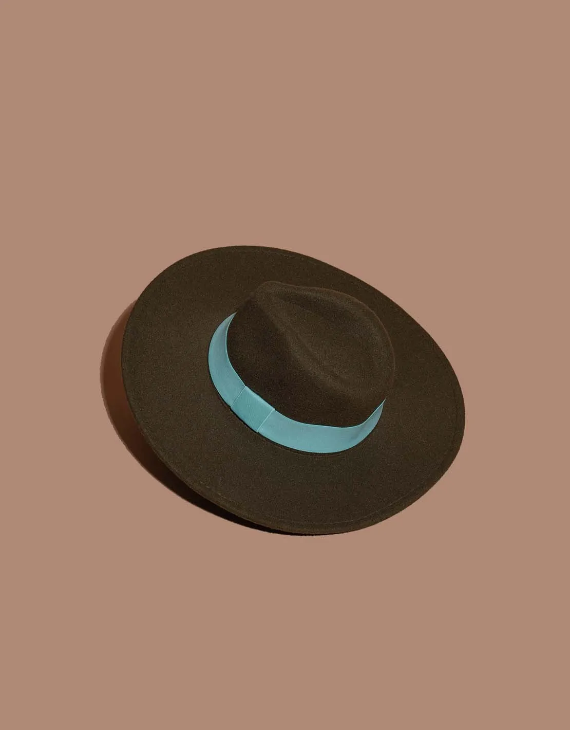 Basic felt hat with band